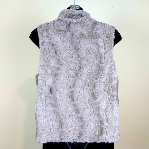Jack faux fur textured vest, size small - Picture 3 of 5